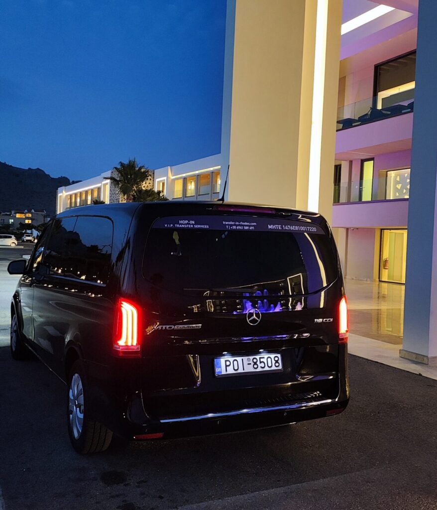 VIP Private Transfer to the Airport with a Mercedes V-Class